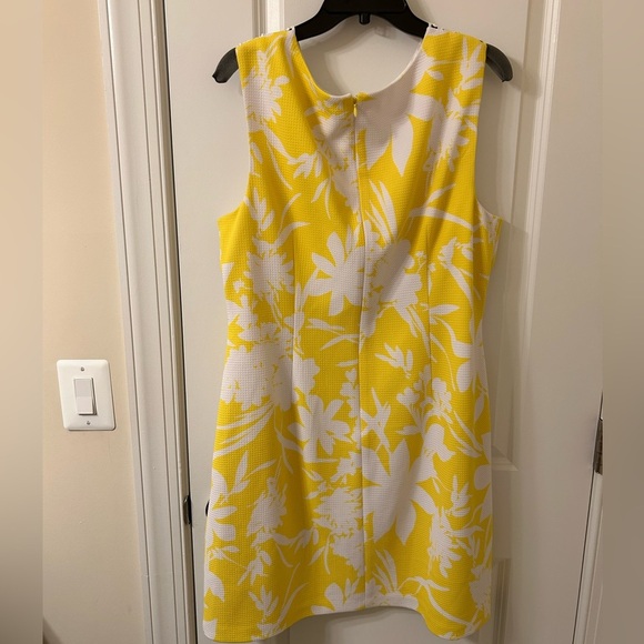 J Howard Sunny Floral Sleeveless Dress - Picture 2 of 5